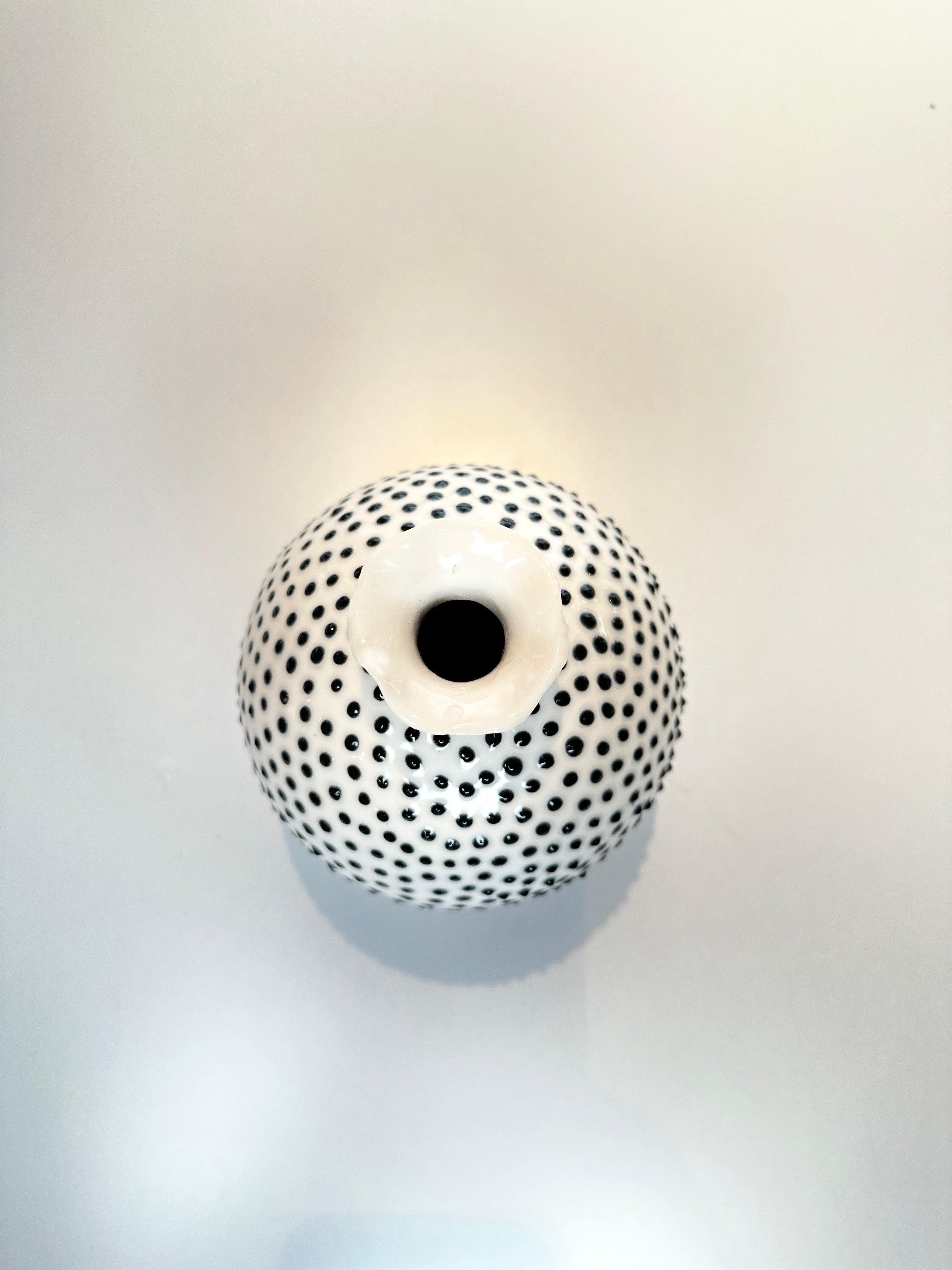 The Medium Puffer, Schwarz, Vase - Lindner Fashion