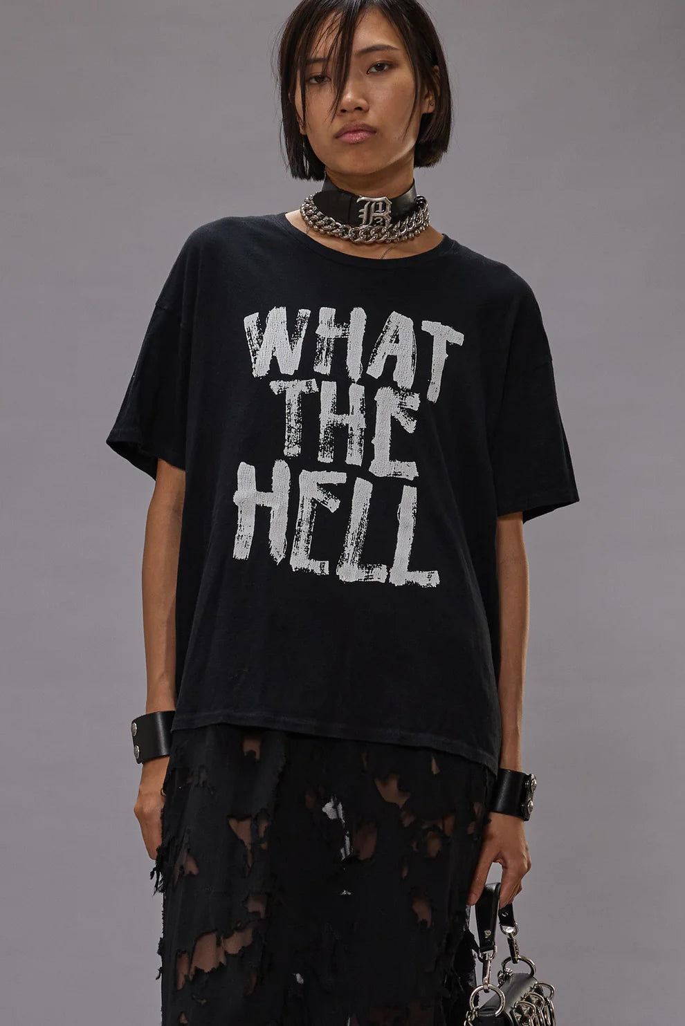 What the Hell, Black/White, Relaxed T-Shirt - Lindner Fashion - Fotografiert am Model